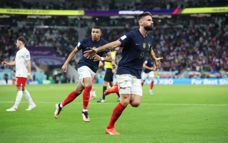 فرنسا تتقدم بهدف نظيف أمام بولندا في الشوط الأول