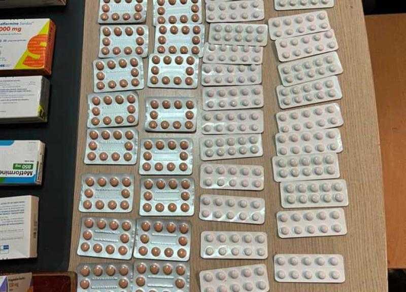 جمارك مطار القاهرة تضبط 3 ركاب بحوزتهم 460 قرصًا مخدرًا