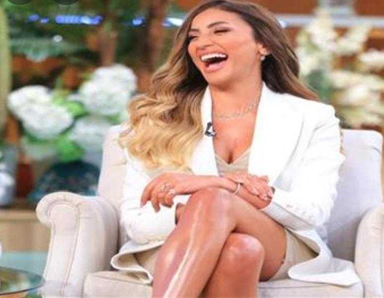 دينا الشربيني: ”بحب الحب وعايشة في علاقة جديدة”