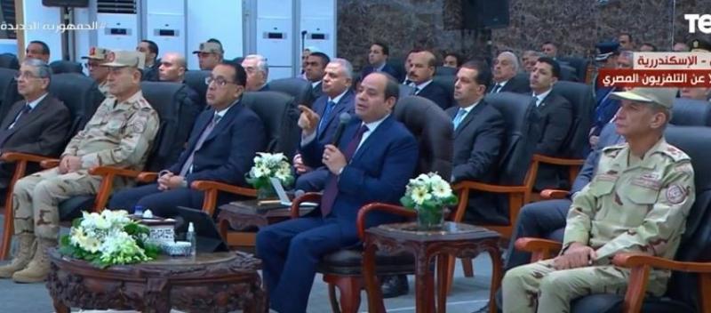 السيسي: «إحنا مبنخافش ومعانا ربنا».. فيديو
