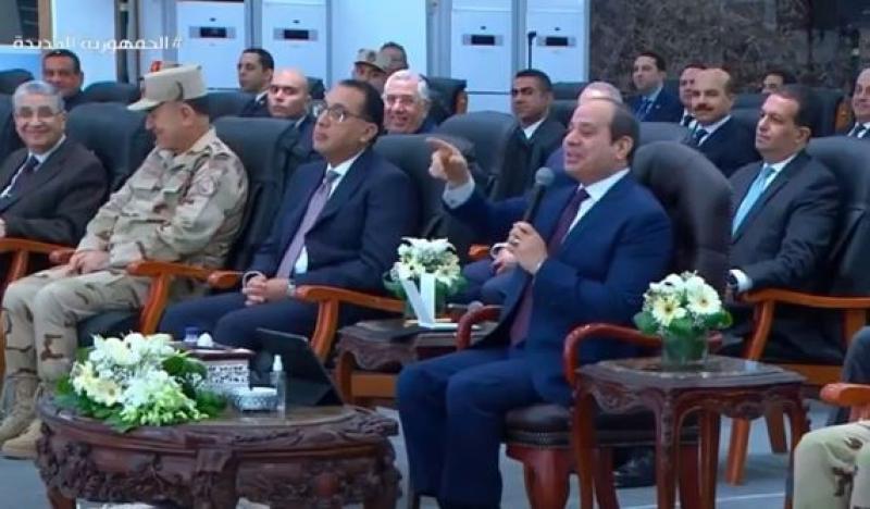 السيسي: «أنا بتكلم مع الناس في مصر على الهواء».. فيديو