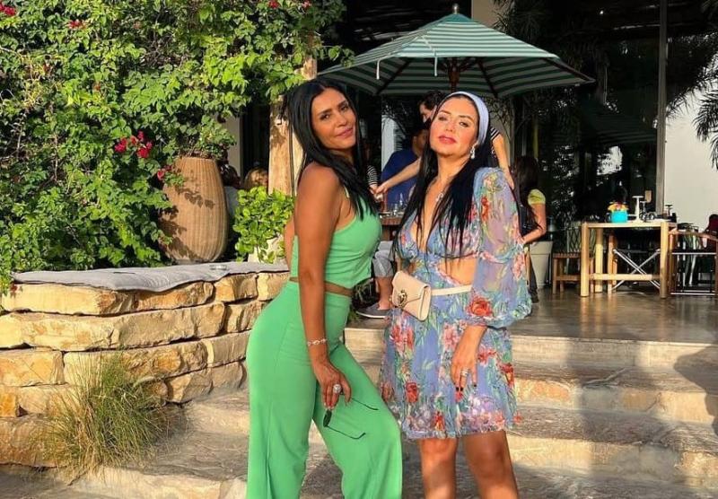 إطلالة جريئة لـ رانيا يوسف وساندي علي بملابس البحر عبر إنستجرام