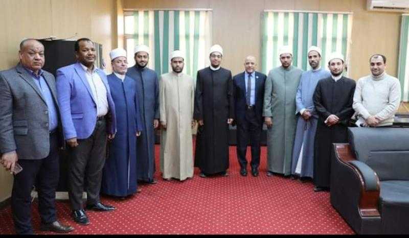 أعضاء الأزهر العالمي للفتوى يلتقون رئيس جامعة أسوان