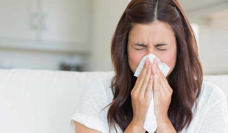 استشاري مناعة: 17 سبب لسيلان الأنف أحدثهم التوتر النفسي.. «فيديو»