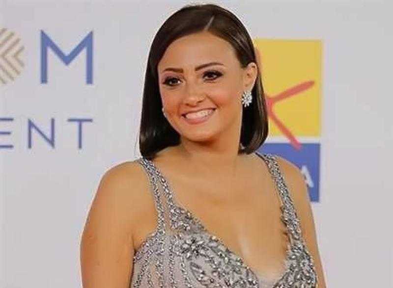 بفستان أزرق جرئ.. بشرى تخطف الأنظار في أحدث ظهور عبر إنستجرام