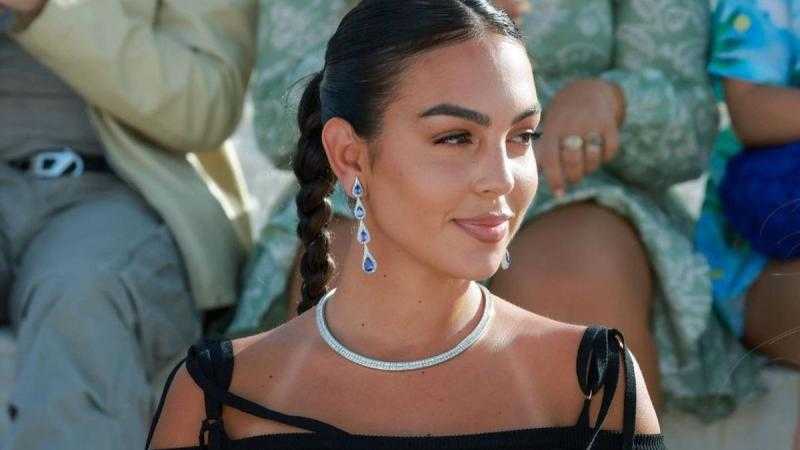 جورجينا تخطف الأنظار بإطلالة متميزة عبر إنستجرام