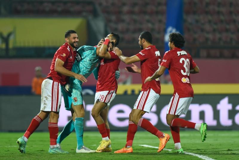 الأهلي يتقدم بهدفين في الشوط الأول على غزل المحلة