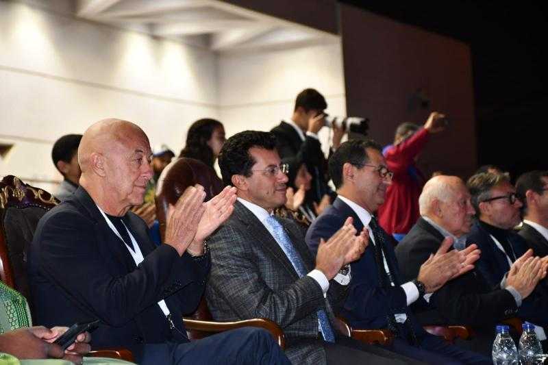 وزير الشباب والرياضة يشهد انطلاق البطولة الإفريقية لألعاب الانزلاق