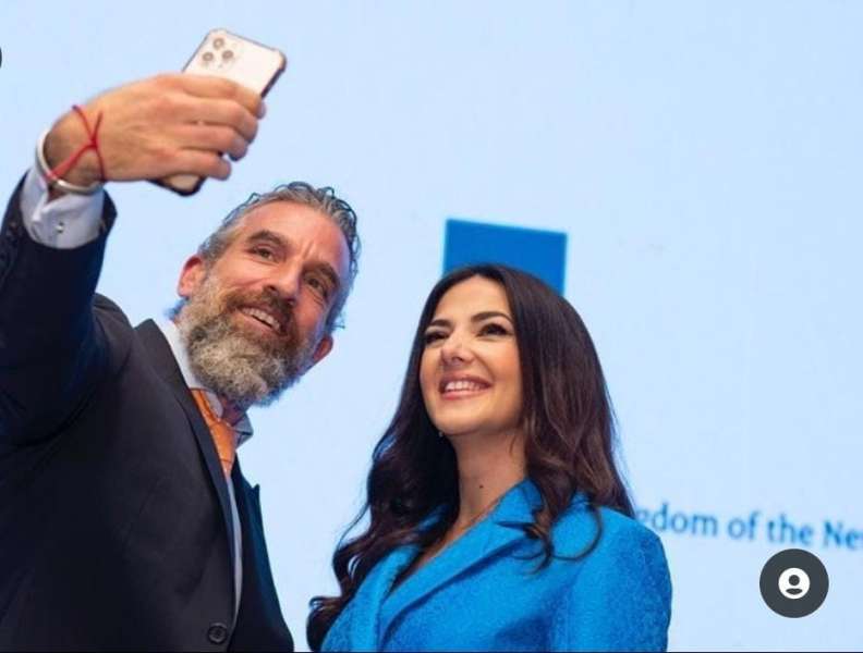 دنيا سمير غانم وممثل اليونيسف 