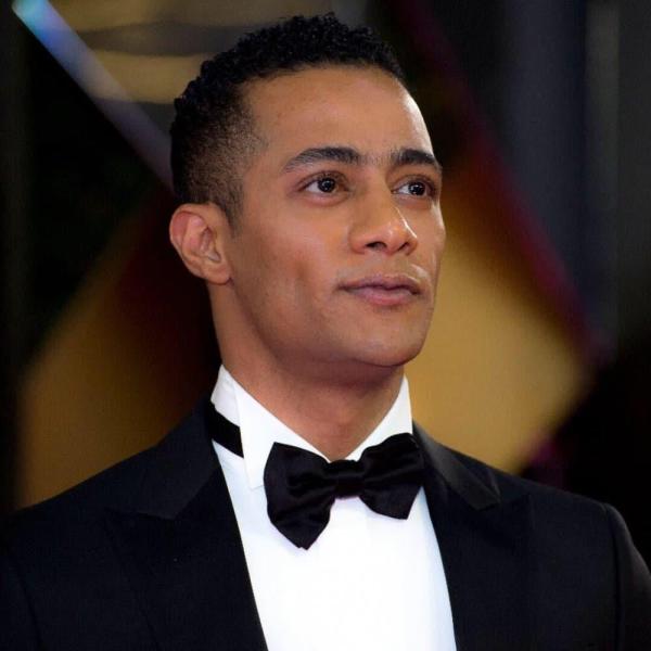 محمد رمضان بإطلالة كاجوال ومجوهرات ذهبية عبر إنستجرام