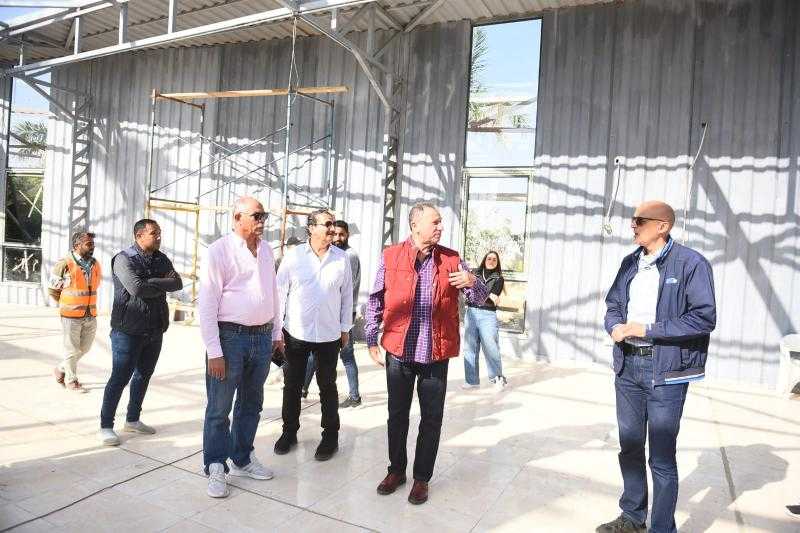 الخطيب يتفقد المنشآت الجديدة بفرع «زايد» ويتابع بطولة الأهلي للإسكواش