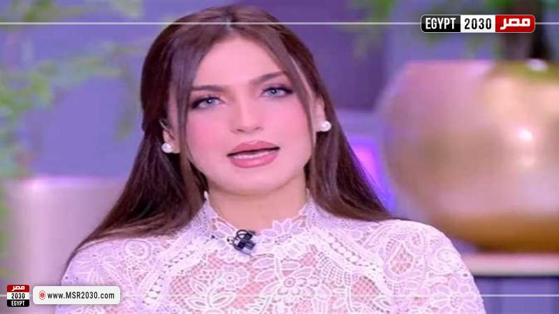 الإعلامية ياسمين عز