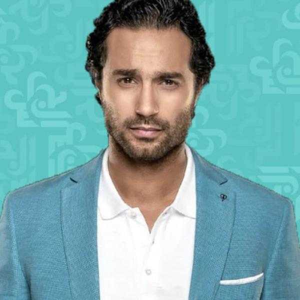 إطلالة رومانسية لـ كريم فهمي برفقه زوجته عبر «إنستجرام»