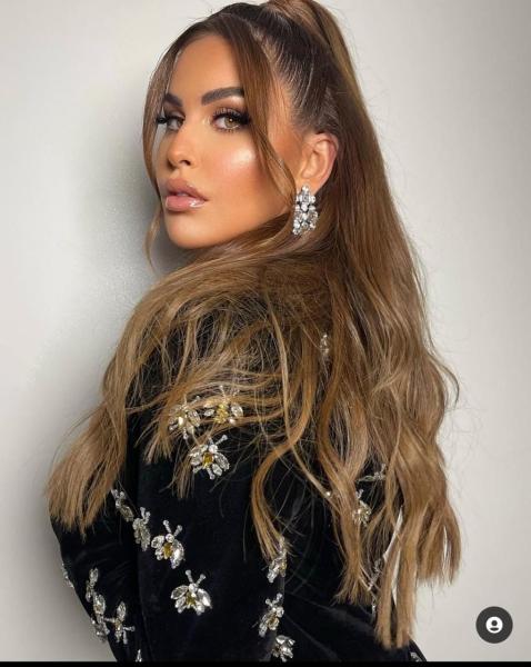 إطلالة ناعمة لمي سليم تثير إعجاب جمهورها