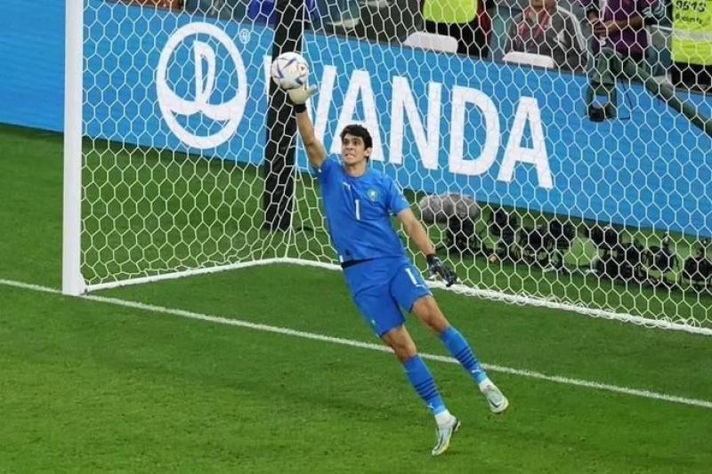 ياسين بونو يحقق رقم تاريخي في كأس العالم