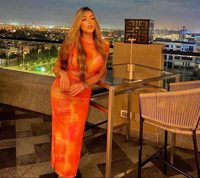 بإطلالة برتقالية.. سارة سلامة تخطف الأنظار في أحدث جلسة تصوير لها