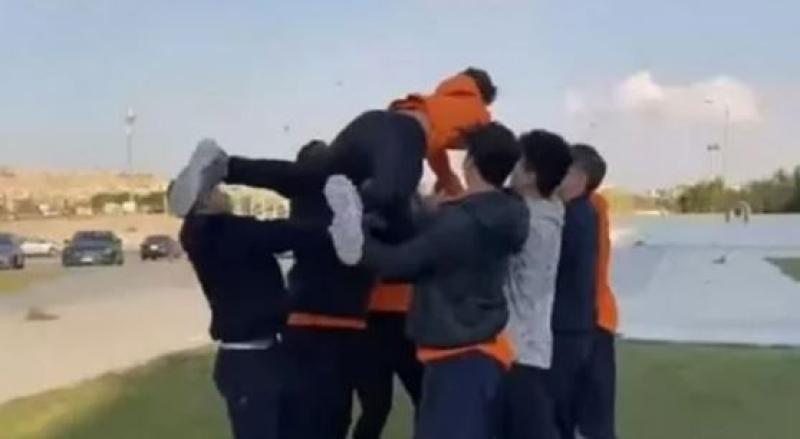 «كلنا معرضون لنفس الموقف» والد ضحية لعبة التيك توك يتنازل عن الدعوى