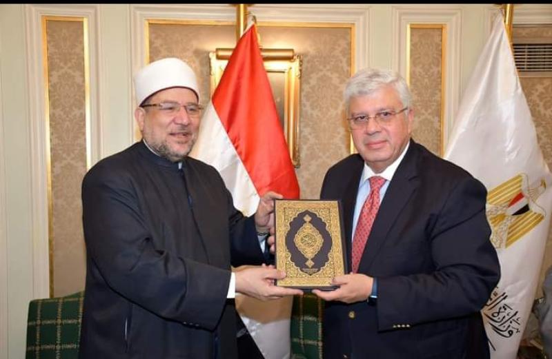 وزير الأوقاف والتعليم العالي 