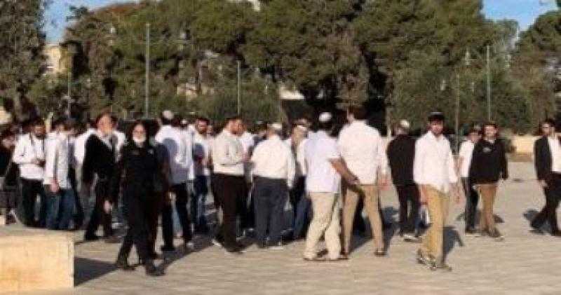 الأوقاف الإسلامية: عشرات المستوطنين الإسرائيليين يقتحمون ساحات الأقصى