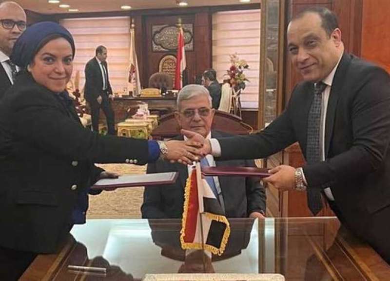 خلال توقيع البروتوكول
