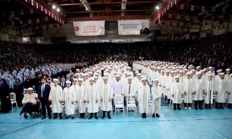 «موكب النور».. تخريج 600 حافظ للقران في تركيا (صور وفيديو)