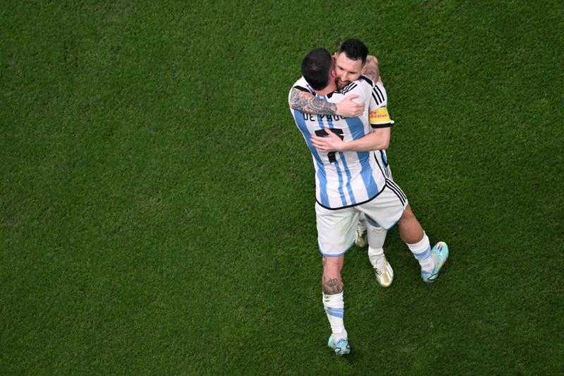 ميسي يتألق.. الأرجنتين تتقدم بهدفين نظيفين أمام كرواتيا في الشوط الأول بكأس العالم 2022