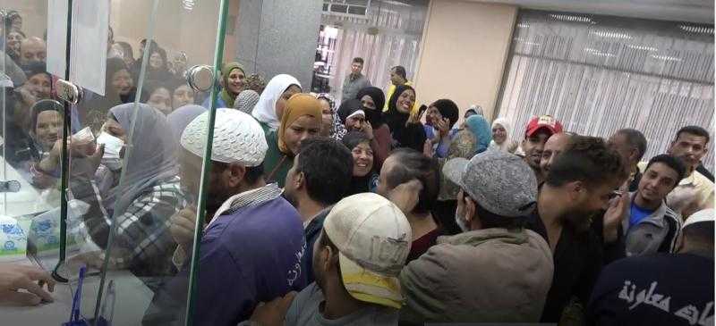 مرتضى منصور يصرف مرتبات عمال وموظفي نادي الزمالك