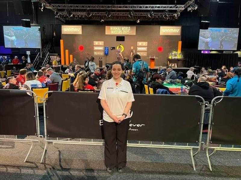 ليلى الأنصاري تفوز بالمركز الخامس عالميًا في بطولة «الدارتس  للماسترز»