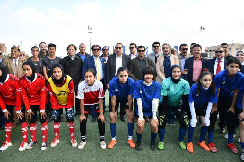 وزير الرياضة ومحافظ الشرقية يتفقدان مركز شباب أبو حماد ويفتتحان دوري كرة القدم النسائية