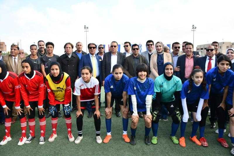 وزير الرياضة ومحافظ الشرقية يتفقدان مركز شباب أبو حماد ويفتتحان دوري كرة القدم النسائية