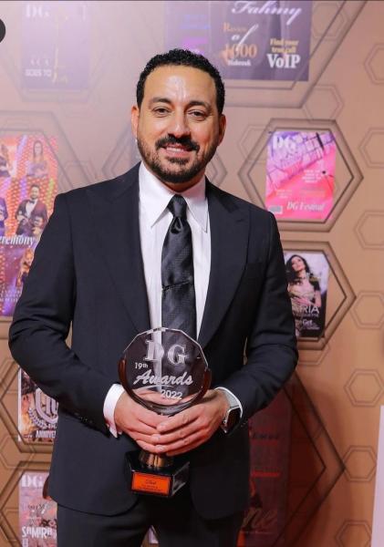 عن مسلسل المتهمة.. تكريم الفنان دياب من مجلة ”ديرجيست”