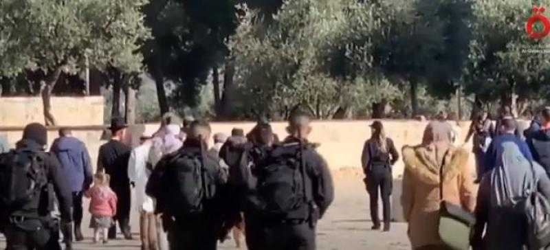 تفاصيل اقتحام عشرات المستوطنين للمسجد الأقصى تزامنا مع بدء أعياد اليهود.. «فيديو»