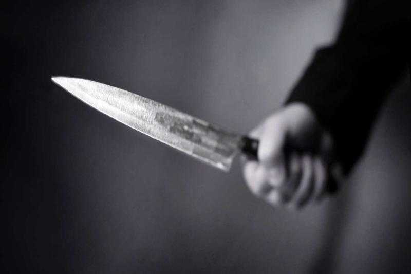 أنهى حياتها.. رجل يذبح زوجته وسط الشارع في الشرقية