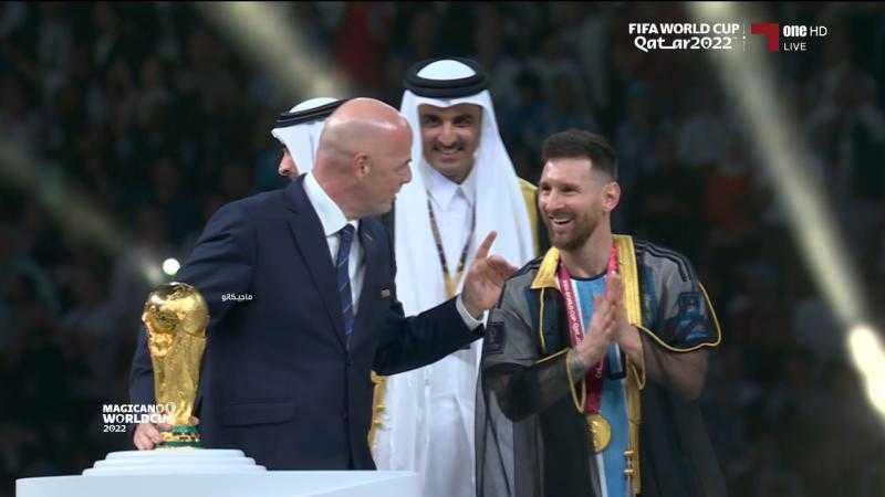 «الشيخ ليونيل».. ميسي بالعباءة الخليجية على منصة التتويج بكأس العالم
