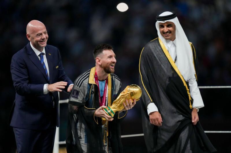 ميسي وأمير قطر