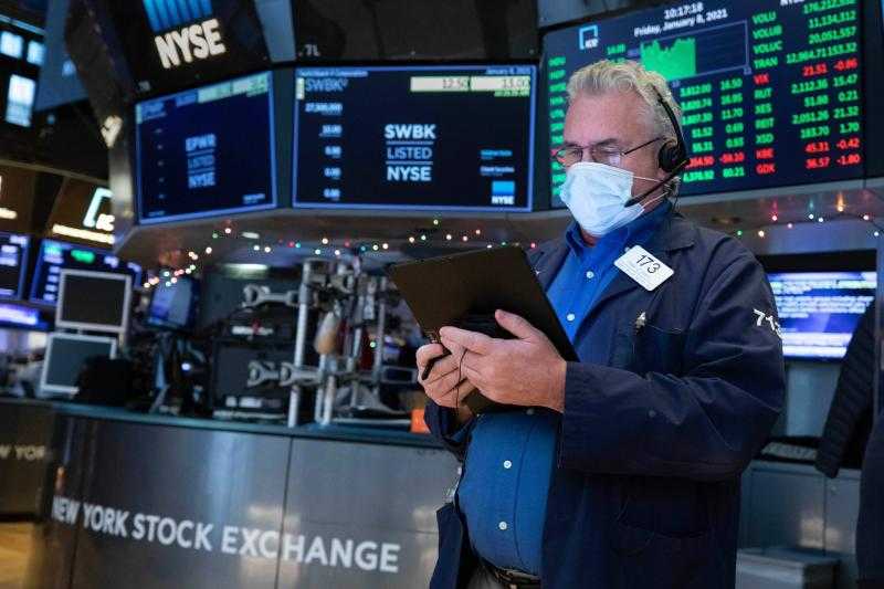 «جازبروم ولوك أويل» تقودان الأسهم الروسية إلى التراجع