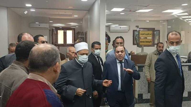 «شيخ الأزهر» في زيارة مفاجئة يتفقد مدينة البعوث للطلبة الوافدين