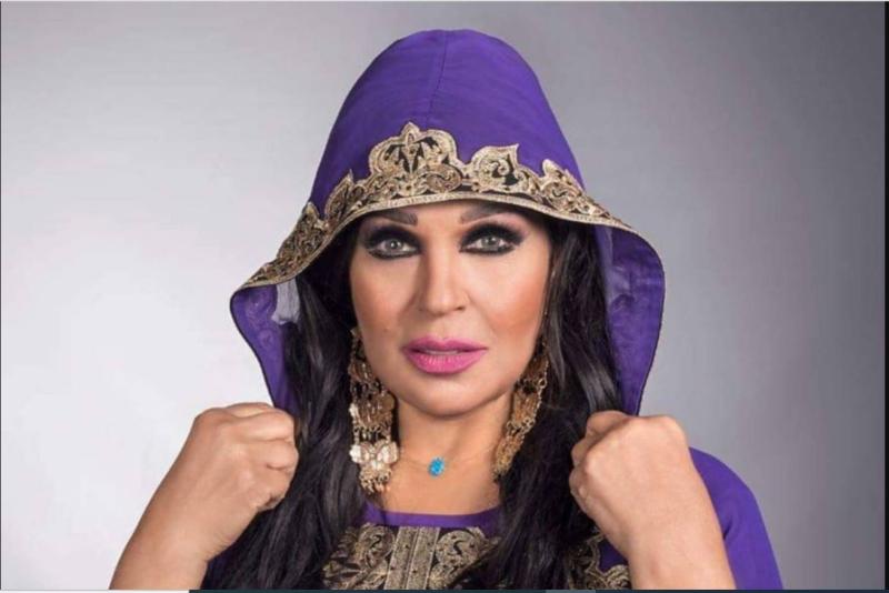 إطلالة محتشمة للفنانة فيفي عبده على الشاطئ عبر إنستجرام