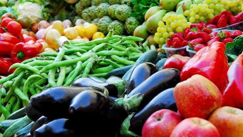 أسعار الخضراوات والفاكهة بسوق العبور للجملة