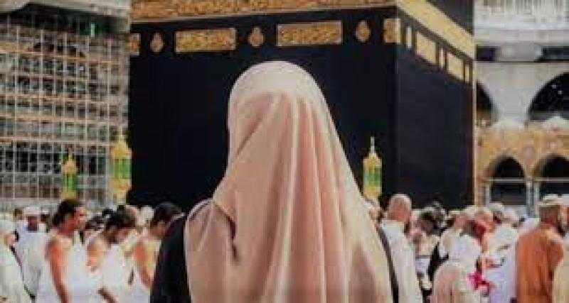 هل يجوز الذهاب للعمرة مع شقيق زوجي؟.. الإفتاء ترد