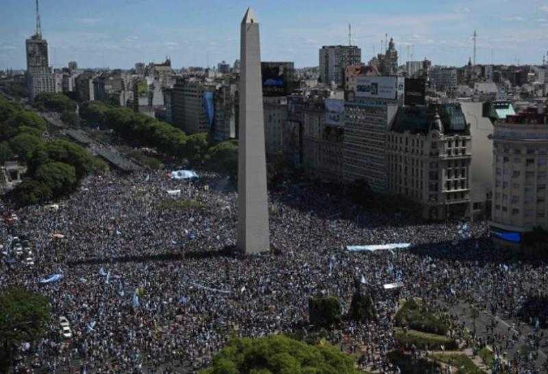 المسلة الفرعونية في الأرجنتين تحتضن احتفالات الملايين ببطولة كأس العالم