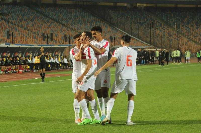 لاعبو الزمالك والجهاز الفني يحتفلون مع الجماهير