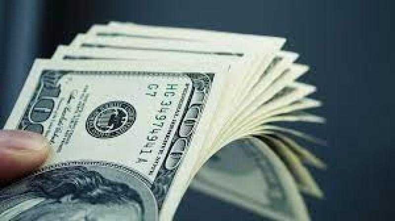 بسبب الدولار.. توقف تسليم الأدوية والحليب للصيدليات في لبنان