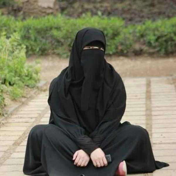 ارتداء المرأة النقاب بدون قفاز في اليد.. هل حرام شرعاً؟