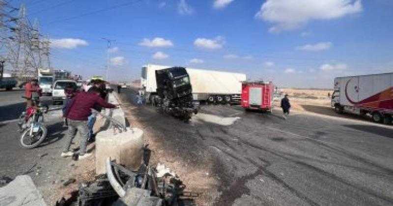 انقلاب مقطورة نقل ثقيل بطريق بلبيس – العاشر من رمضان الصحراوي