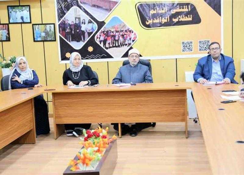 لبحث متطلباتهم.. رئيس جامعة الأزهر يلتقي بالطلاب الوافدين