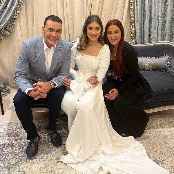 ابنة الحضري تخطف الأنظار في حفل عقد قرانها