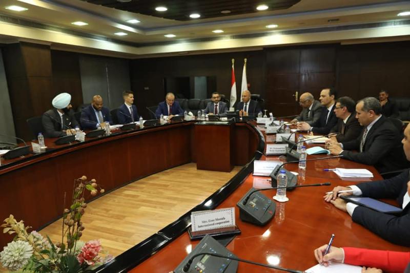 وزير النقل ونظيره الكندي 