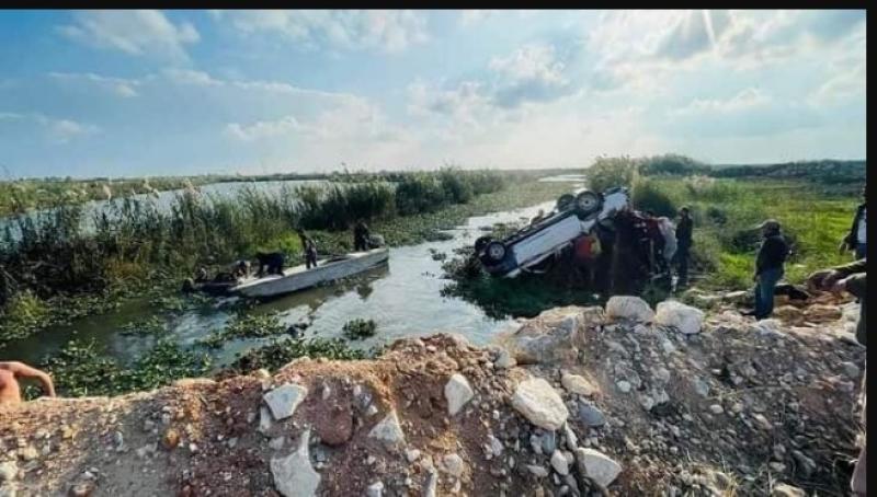 مصرع إعلامي وإصابة 3 أشخاص إثر سقوط سيارة ببحيرة المنزلة