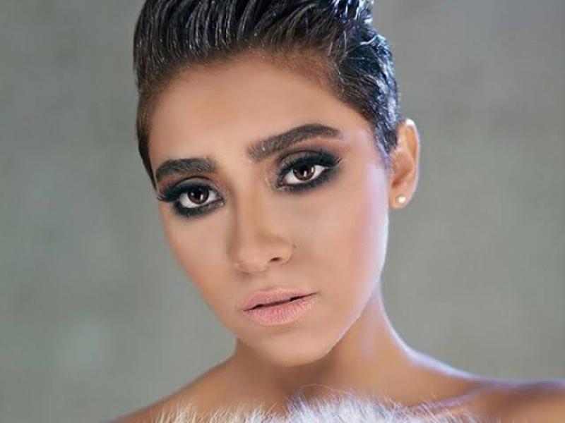 زيزي عادل 
